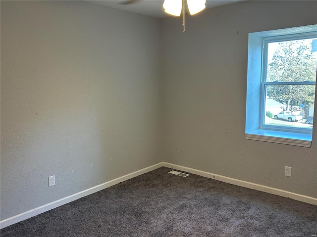 carpeted empty room featuring ceiling fan