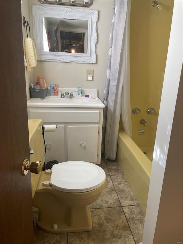 full bathroom featuring vanity, shower / bath combo with shower curtain, tile patterned floors, and toilet