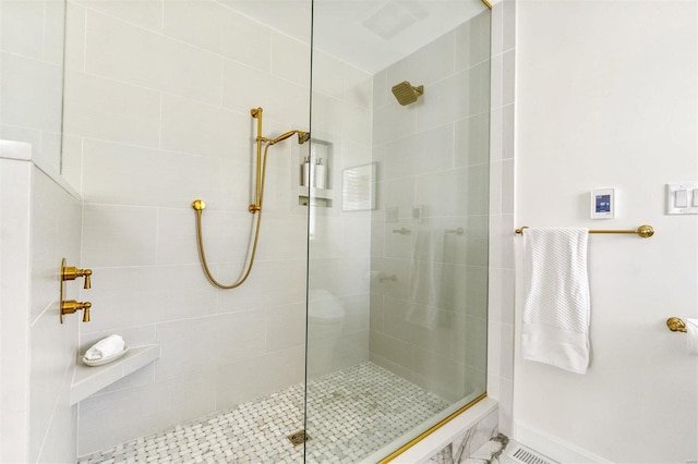 bathroom featuring tiled shower