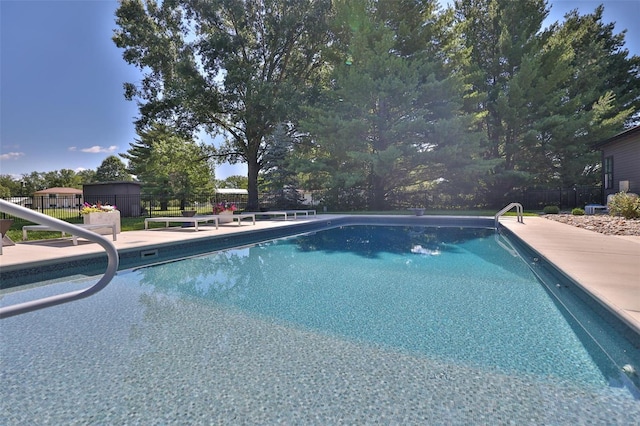 view of swimming pool