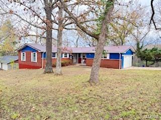 view of front of home with a garage and a front lawn