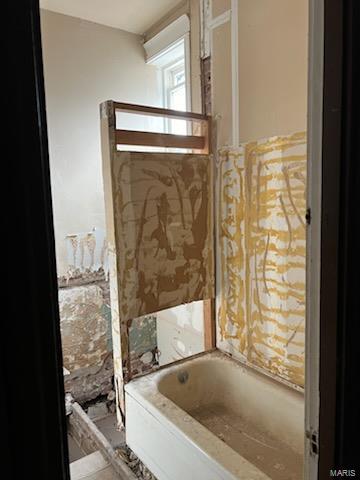 bathroom featuring a bathing tub