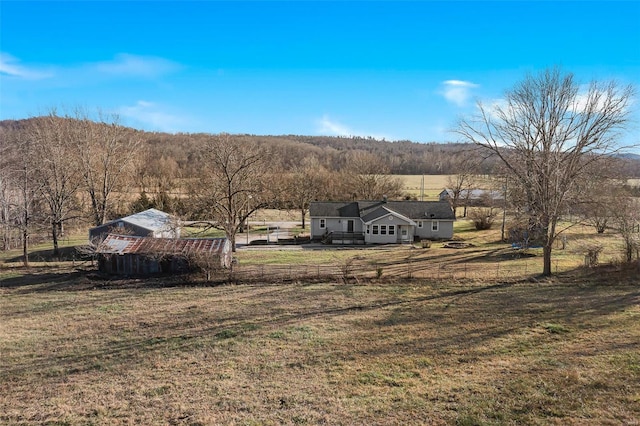 view of yard featuring a rural view