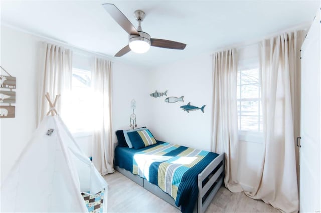 bedroom featuring ceiling fan