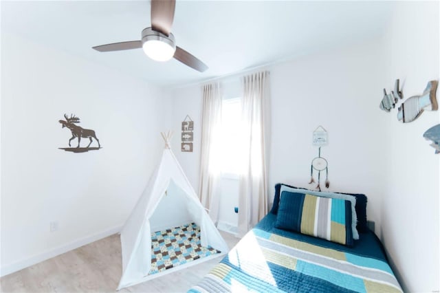 bedroom featuring ceiling fan