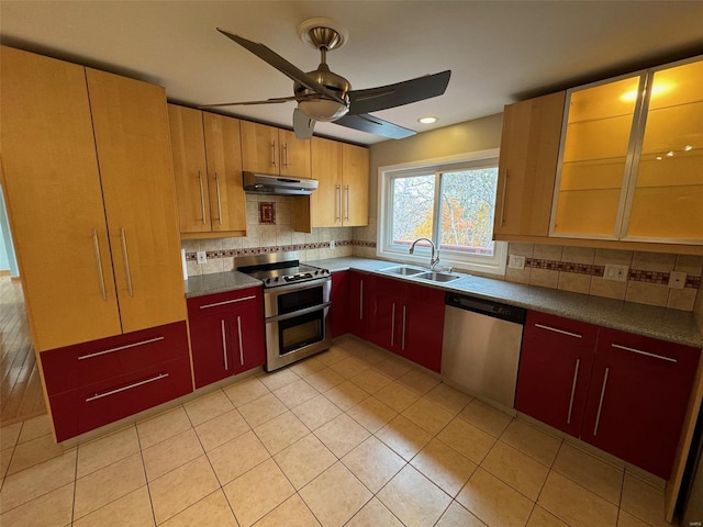 kitchen featuring backsplash, appliances with stainless steel finishes, sink, and ceiling fan