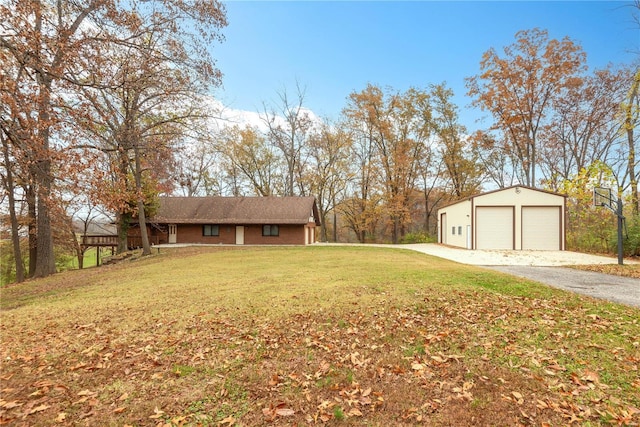 view of yard featuring a garage and an outdoor structure