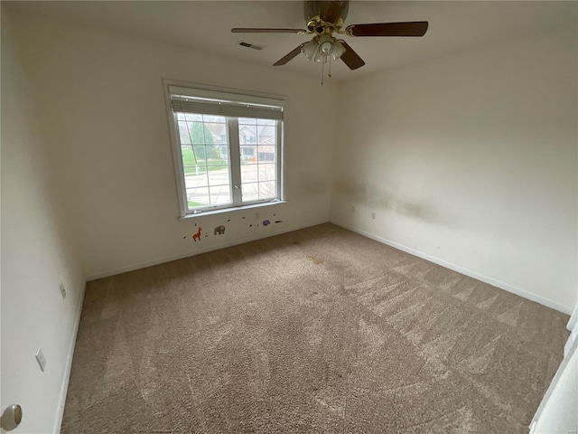 unfurnished room with carpet flooring and ceiling fan