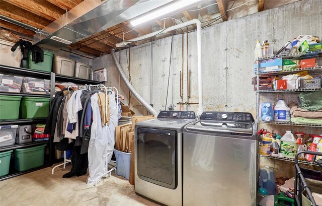 washroom with washer and clothes dryer