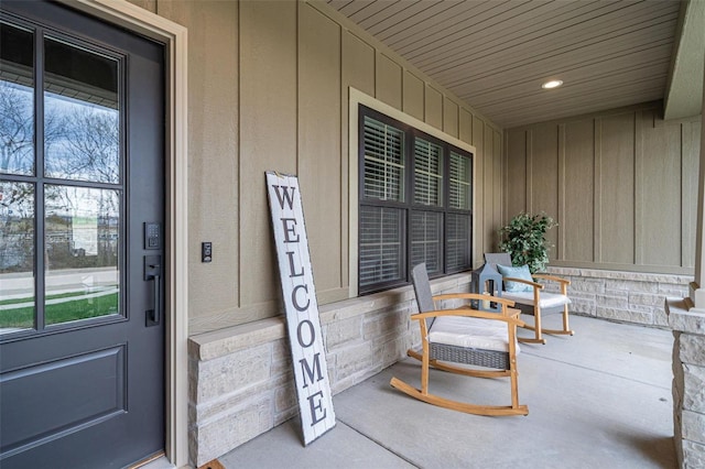 entrance to property featuring a porch