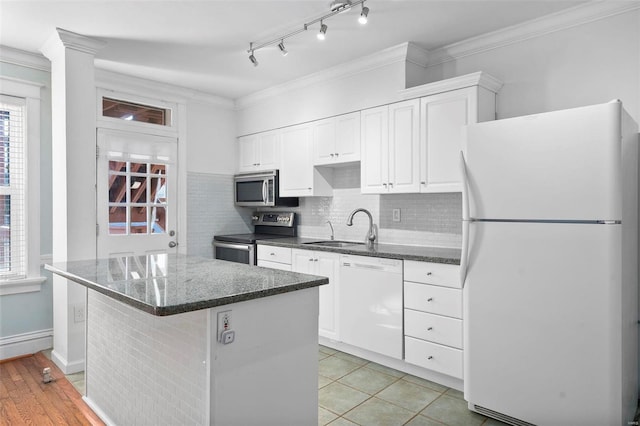 kitchen featuring white cabinetry, sink, light hardwood / wood-style floors, and stainless steel appliances