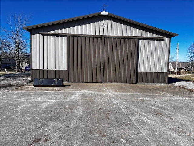 view of side of property with a detached garage and an outdoor structure