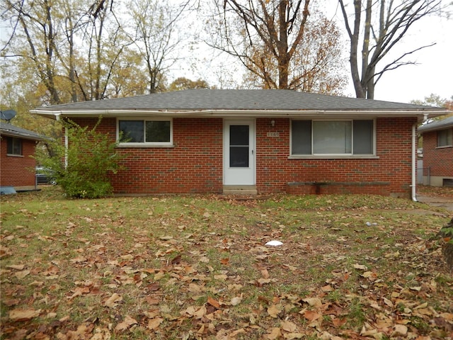 view of front of home featuring a front yard