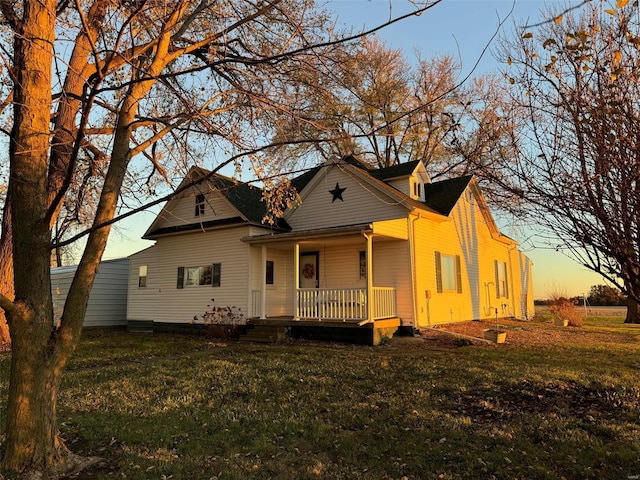 view of front of home featuring a lawn and covered porch