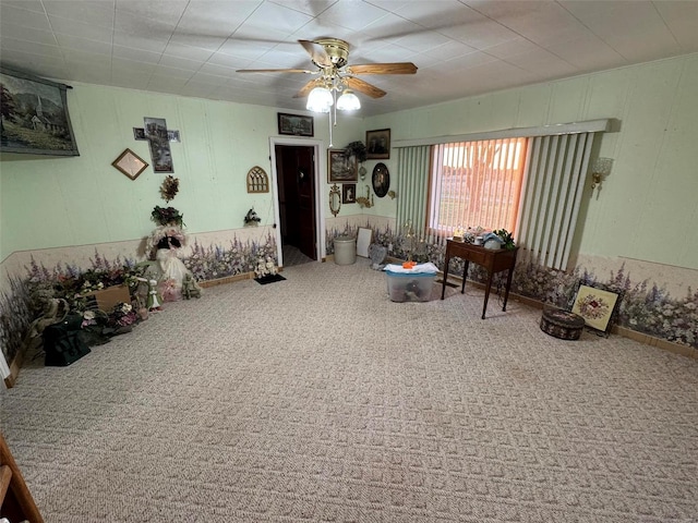 carpeted living room with ceiling fan