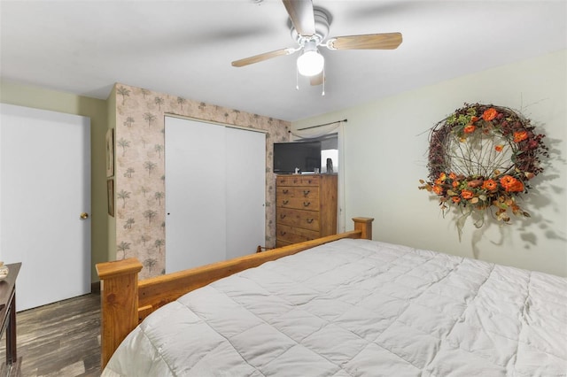 bedroom featuring hardwood / wood-style floors, a closet, and ceiling fan