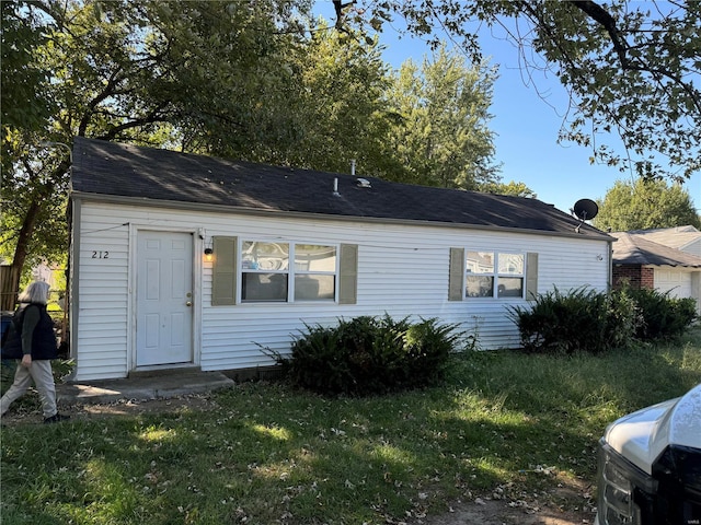 view of front of house featuring a front yard