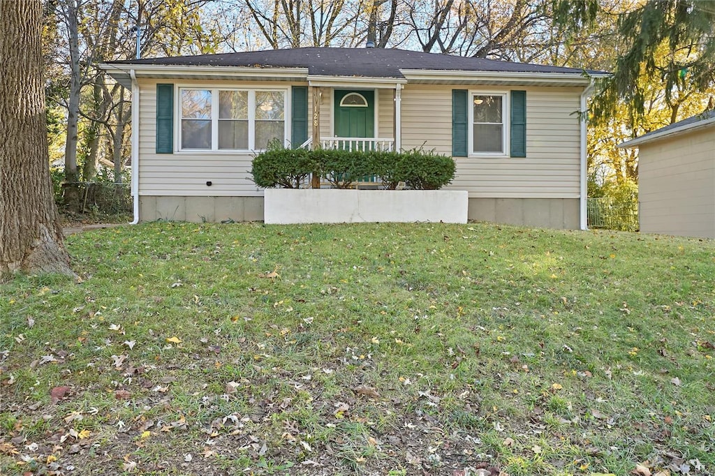 view of front of property with a front lawn