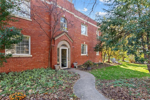 property entrance with a lawn