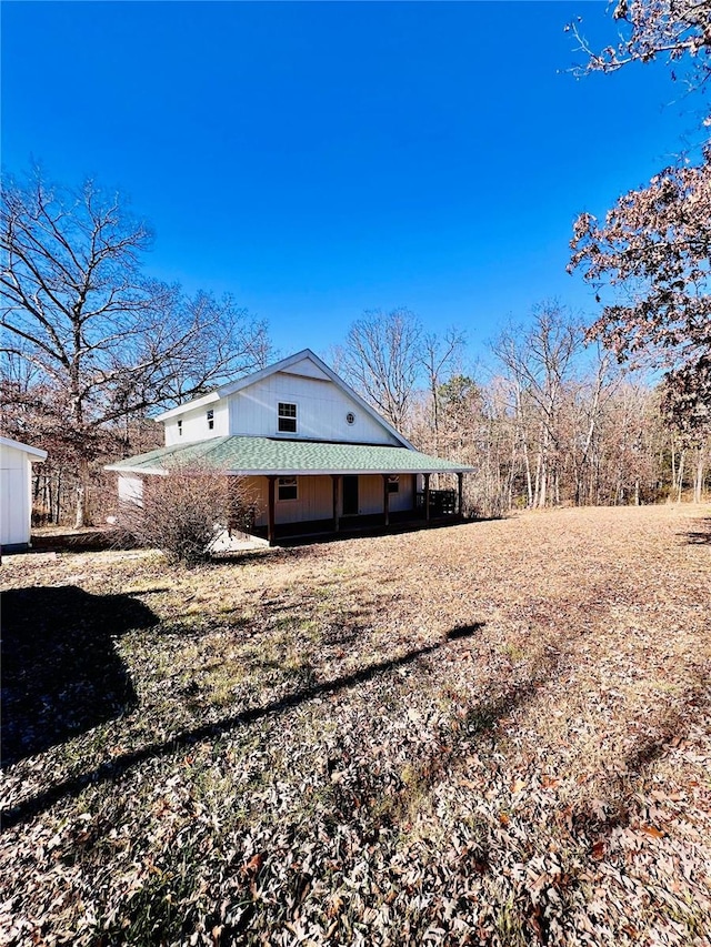 view of side of property featuring a carport