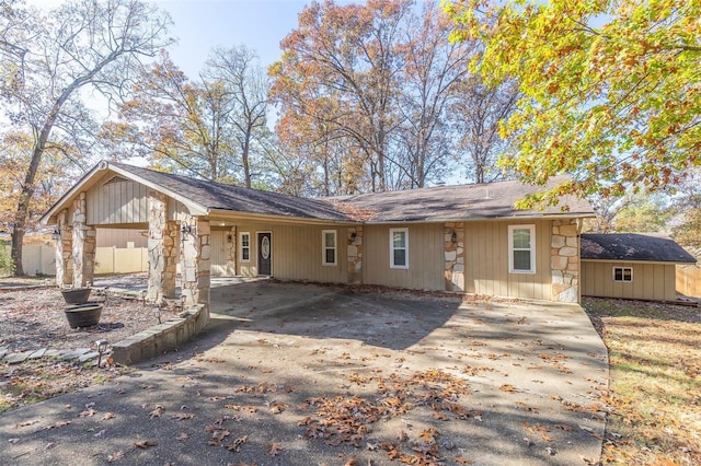 view of front of property