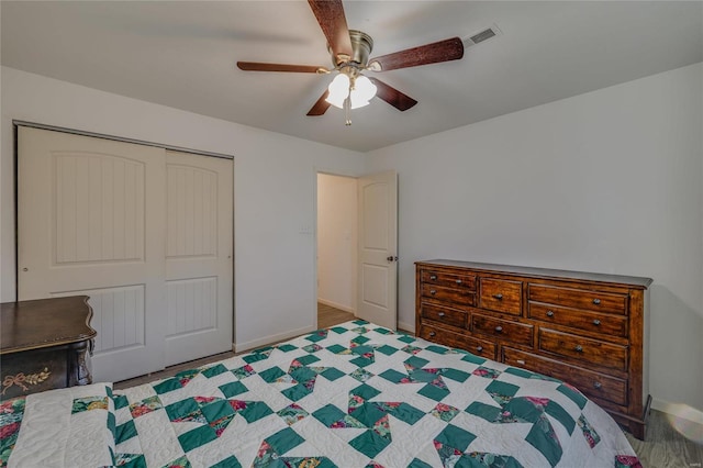 bedroom featuring ceiling fan and a closet