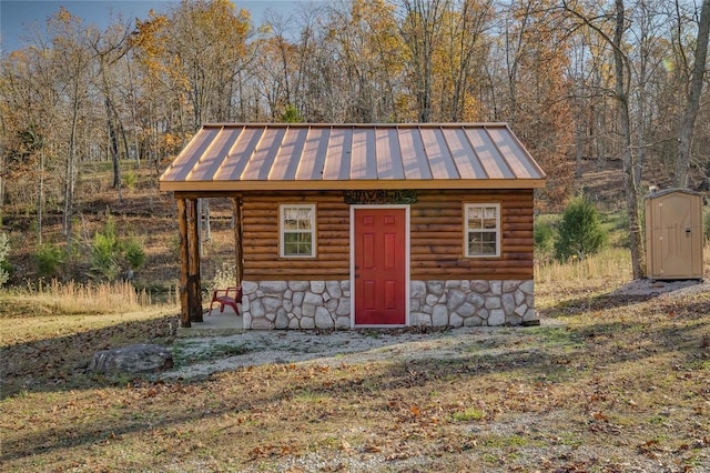 view of outbuilding