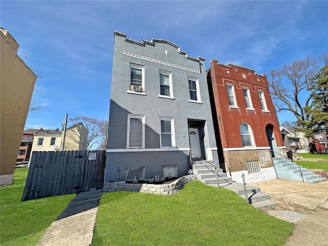 view of front facade with a front yard