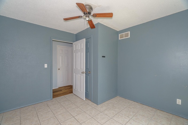 spare room with ceiling fan and a textured ceiling