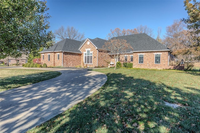 view of front of property with a front lawn