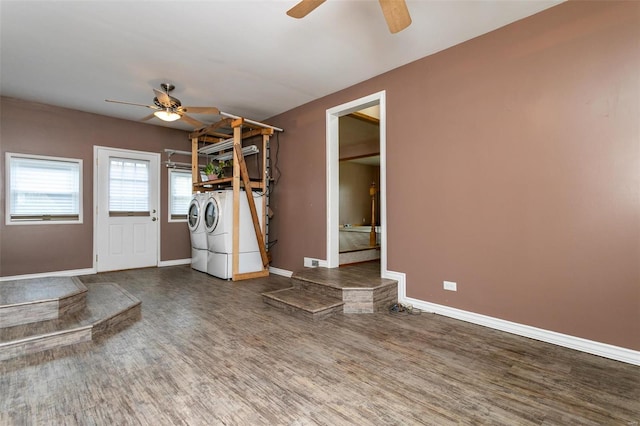 foyer featuring separate washer and dryer, ceiling fan, and wood-type flooring