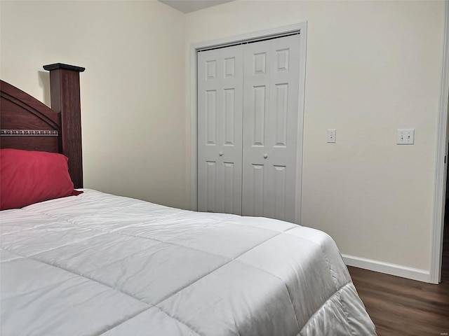 bedroom featuring dark hardwood / wood-style floors and a closet