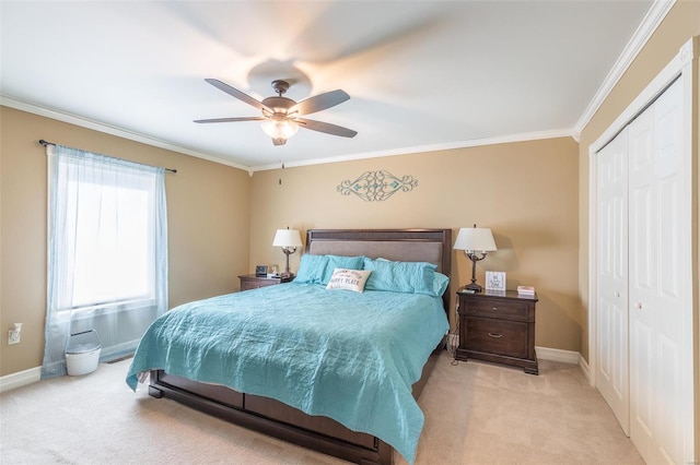 bedroom featuring a closet, ceiling fan, crown molding, and light carpet