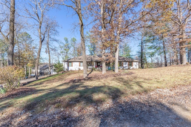 view of front of house with a front yard