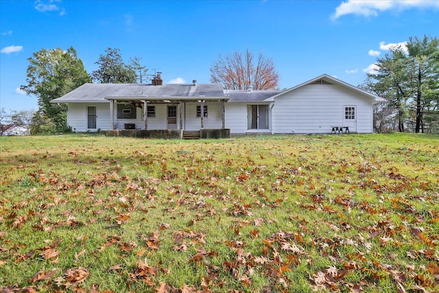 ranch-style house featuring a front lawn