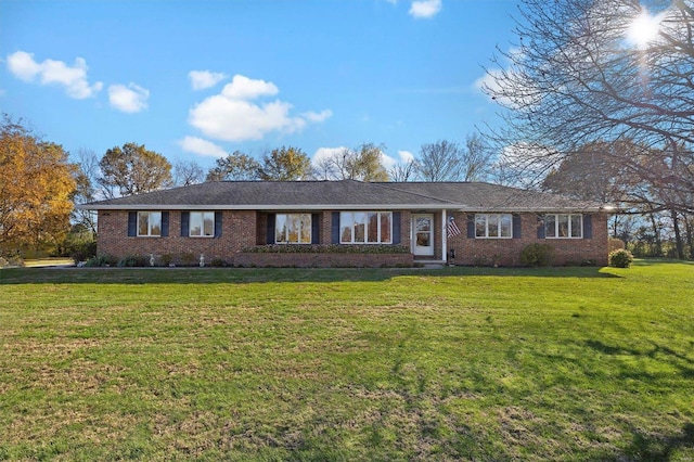 single story home featuring a front lawn