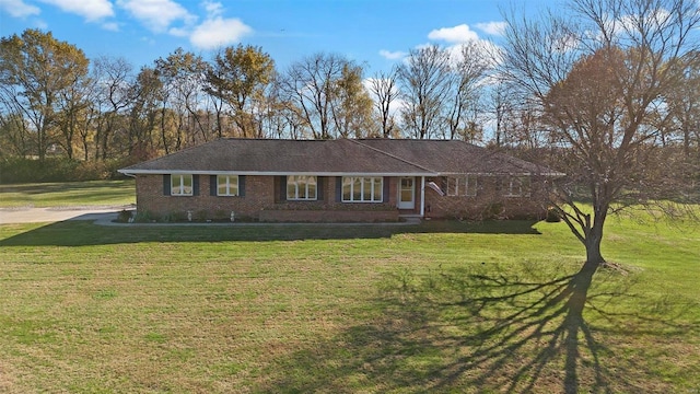 single story home with a front yard