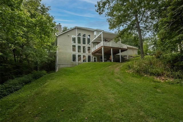 back of house featuring a lawn