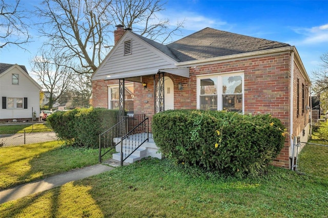 view of front of house with a front lawn