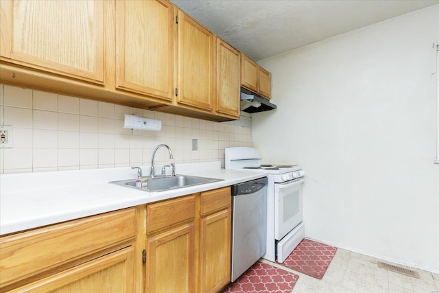 kitchen featuring tasteful backsplash, sink, and stainless steel appliances