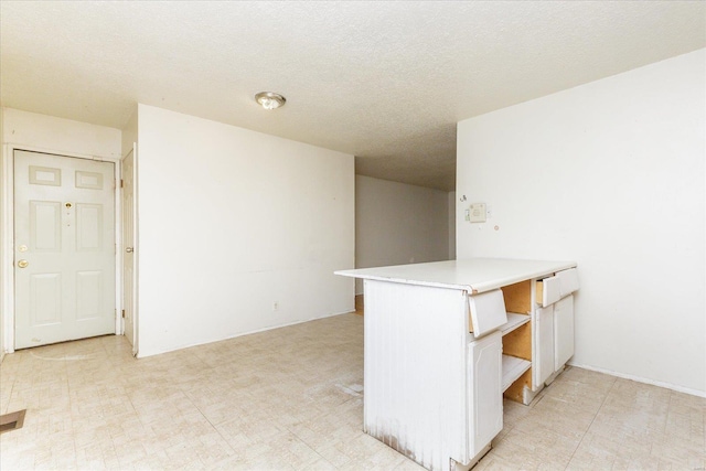 kitchen with kitchen peninsula and a textured ceiling