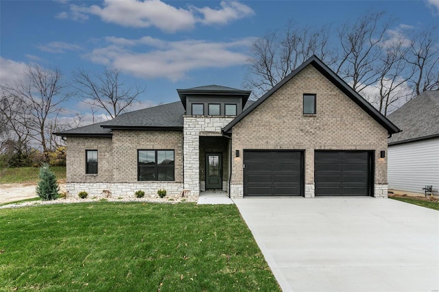 view of front facade with a front lawn