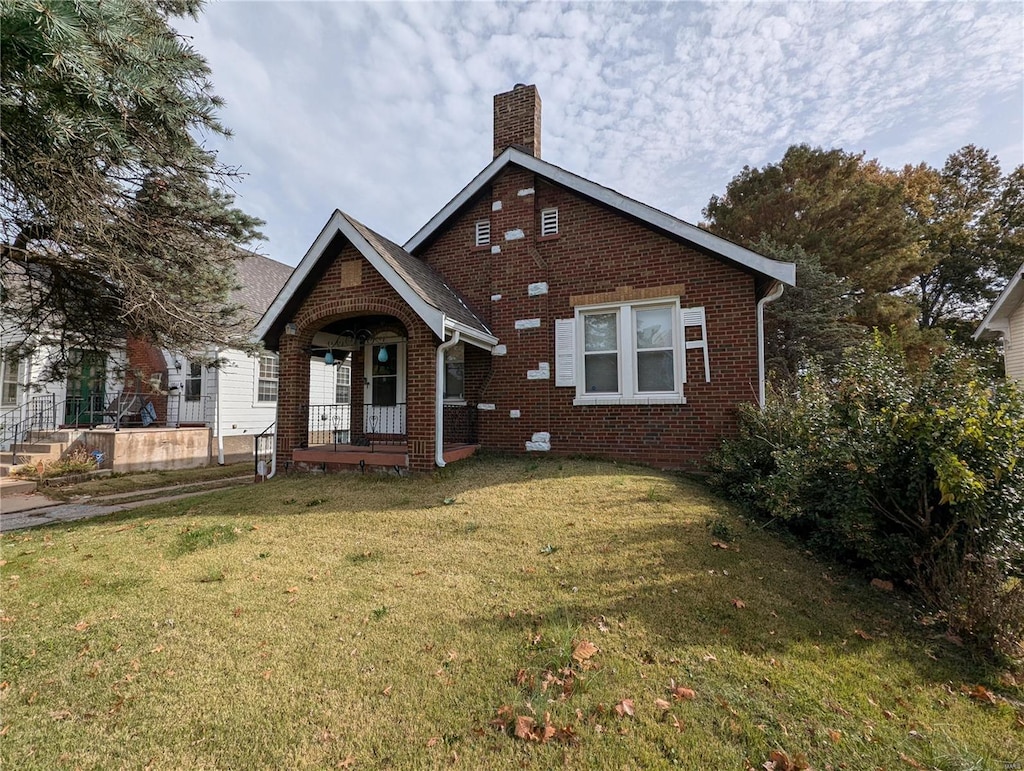 view of front of property with covered porch and a front yard