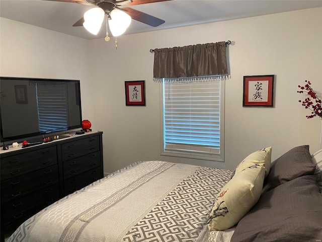 bedroom with ceiling fan