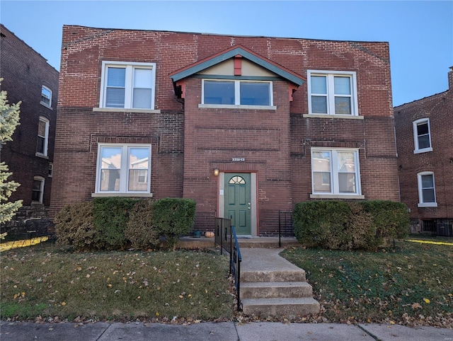 view of front of home with a front lawn