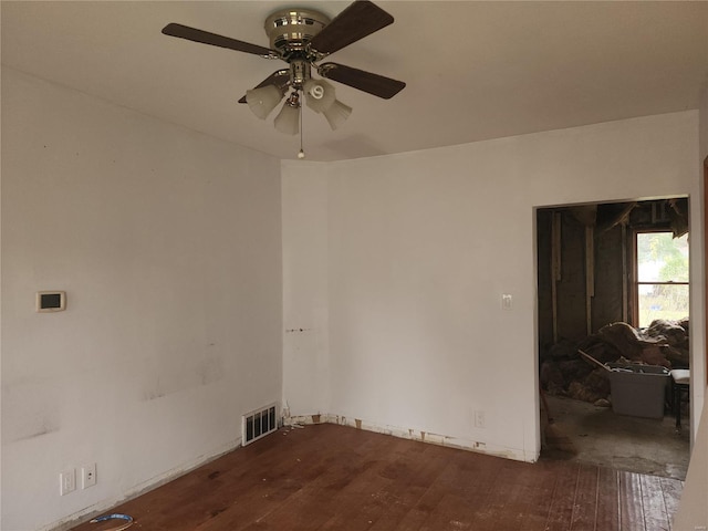 empty room featuring dark hardwood / wood-style floors and ceiling fan