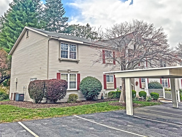 view of front of property featuring a porch