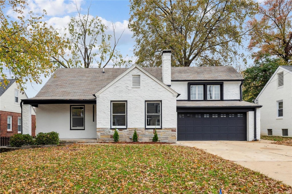 view of front of house featuring a front yard and a garage