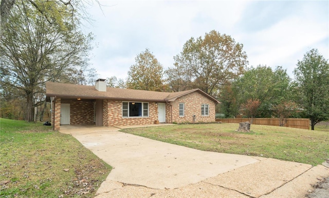 ranch-style home featuring a front lawn