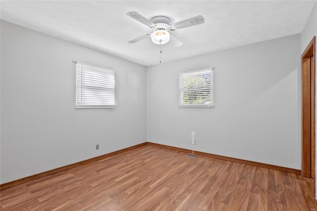 empty room featuring light wood-type flooring and ceiling fan